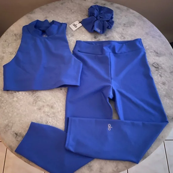 Alo Yoga Airlift Set - Picture 3 of 15